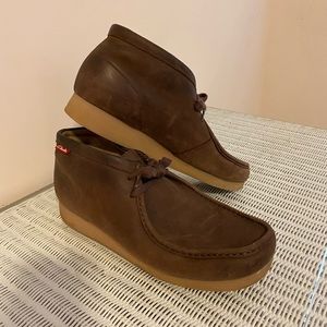 Clarks (Mens Size 10.5) excellent condition.